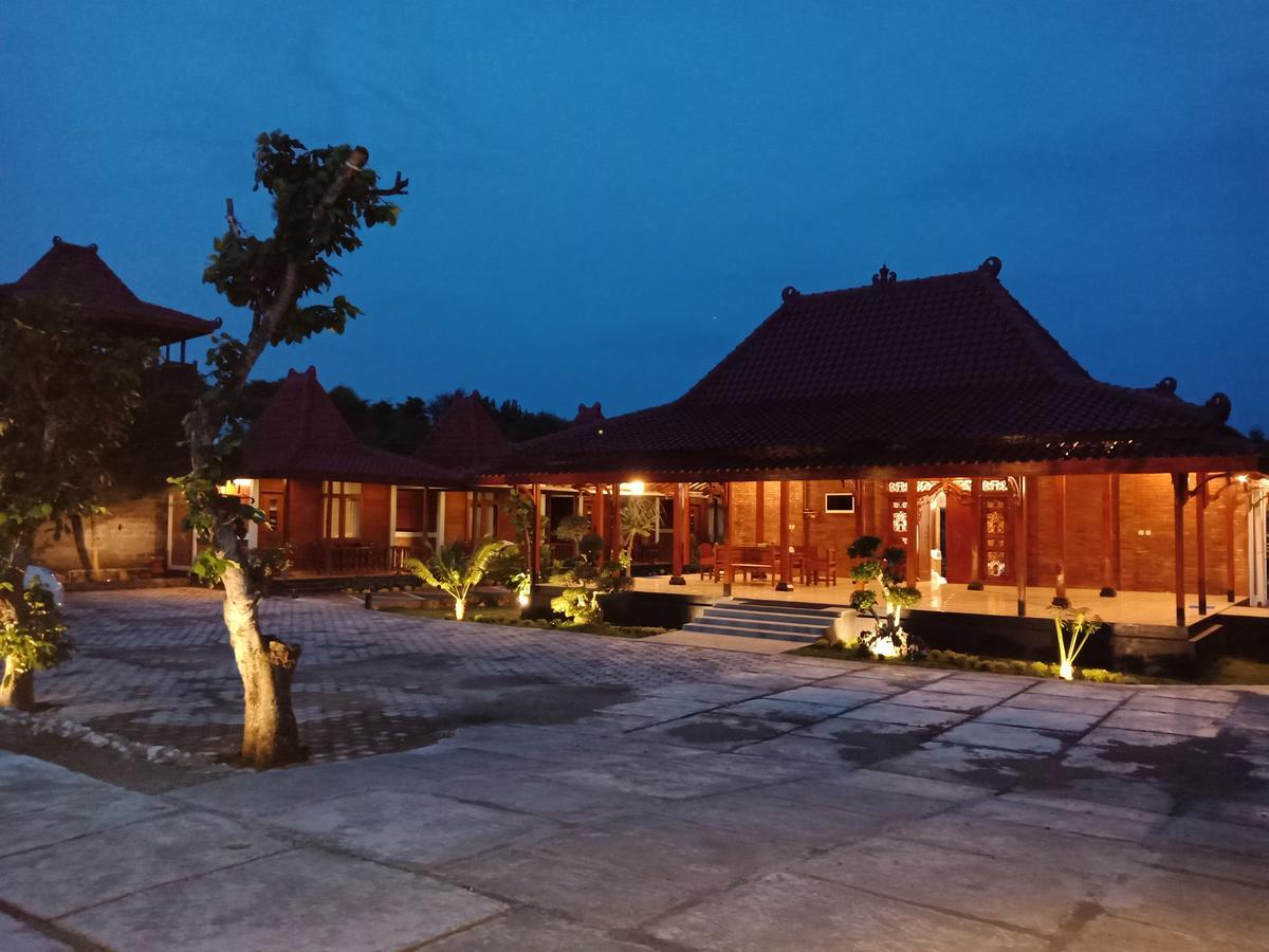 Готель The Royal Joglo Tepus Номер фото